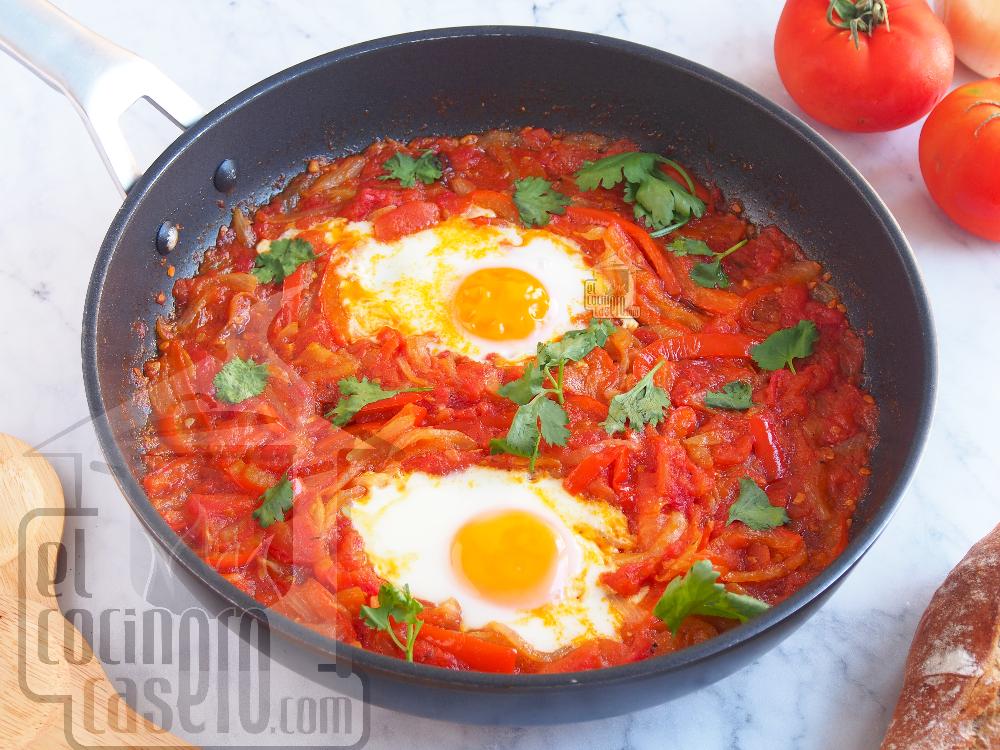 Shakshuka ó Huevos cuajados en salsa de tomate
