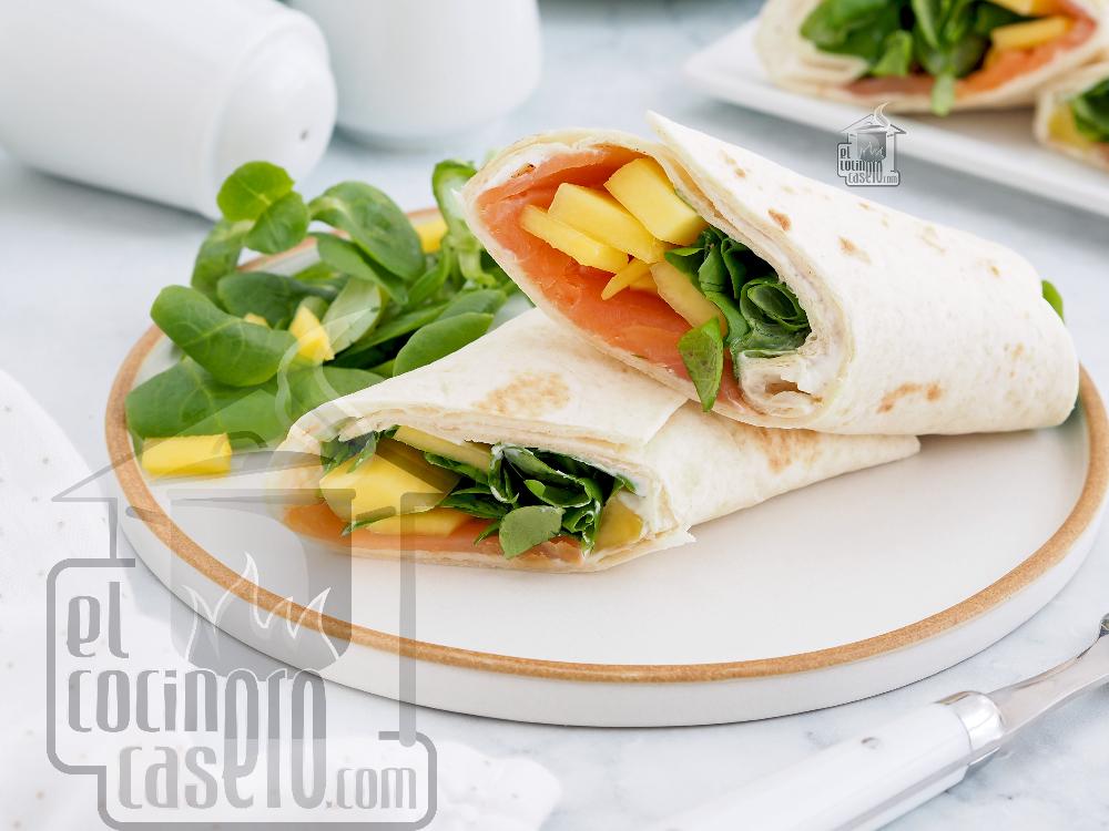 Wraps de salmón ahumado con mango y canónigos