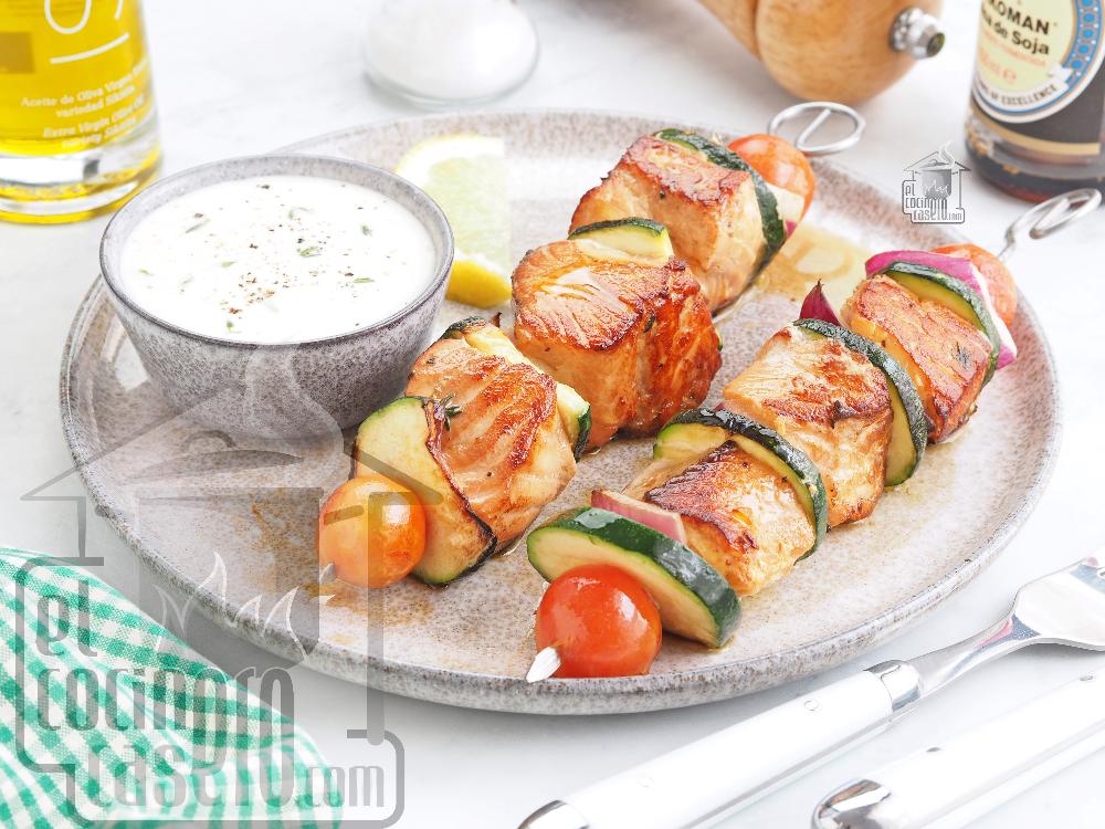 Brochetas de salmón