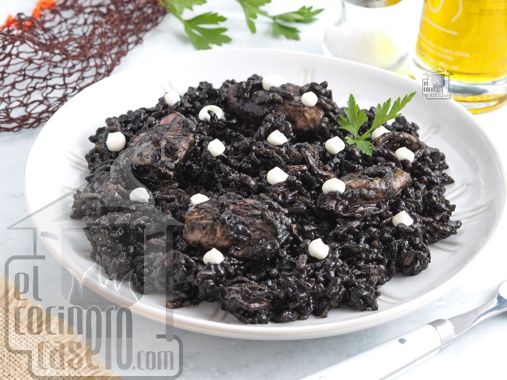 Arroz negro con chipirones