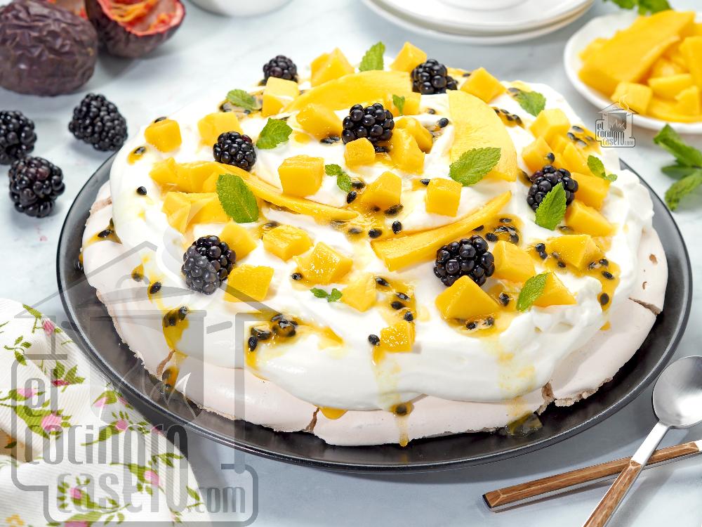 Pavlova de mango y maracuyá