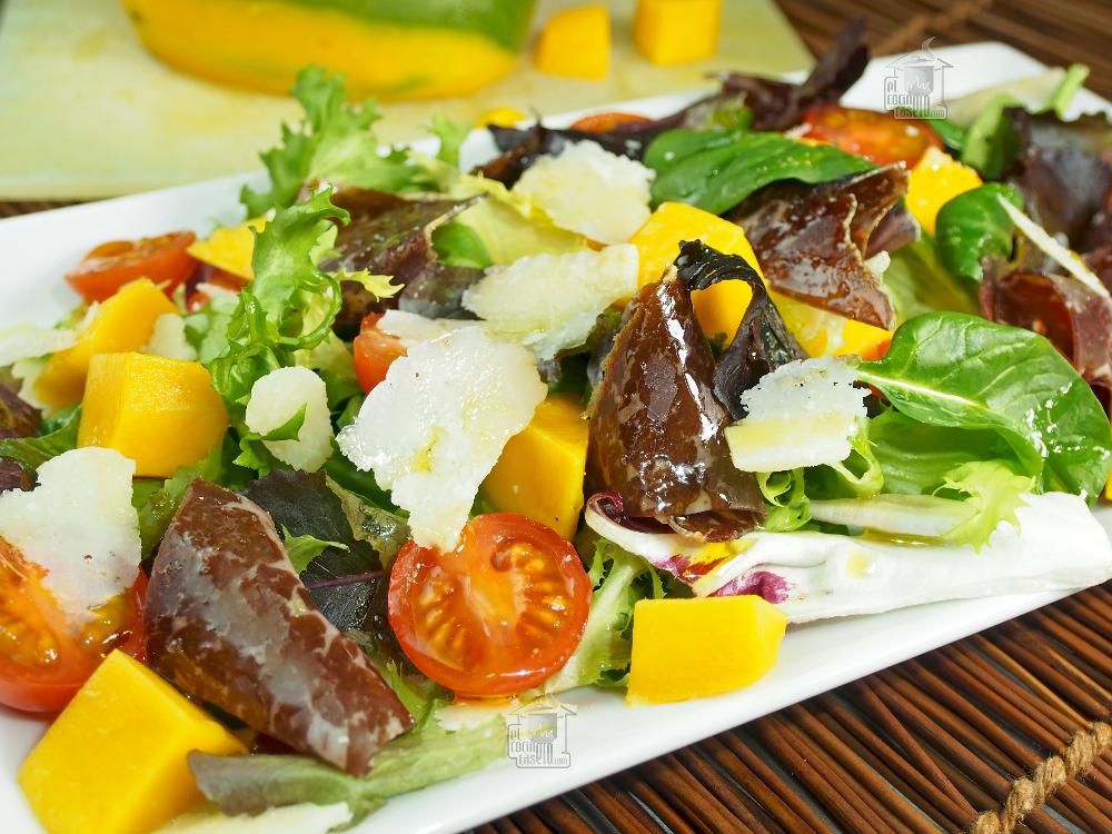 Ensalada de mango y cecina