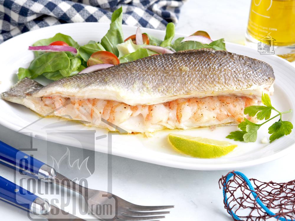 Lubina rellena de gambones con toque de lima