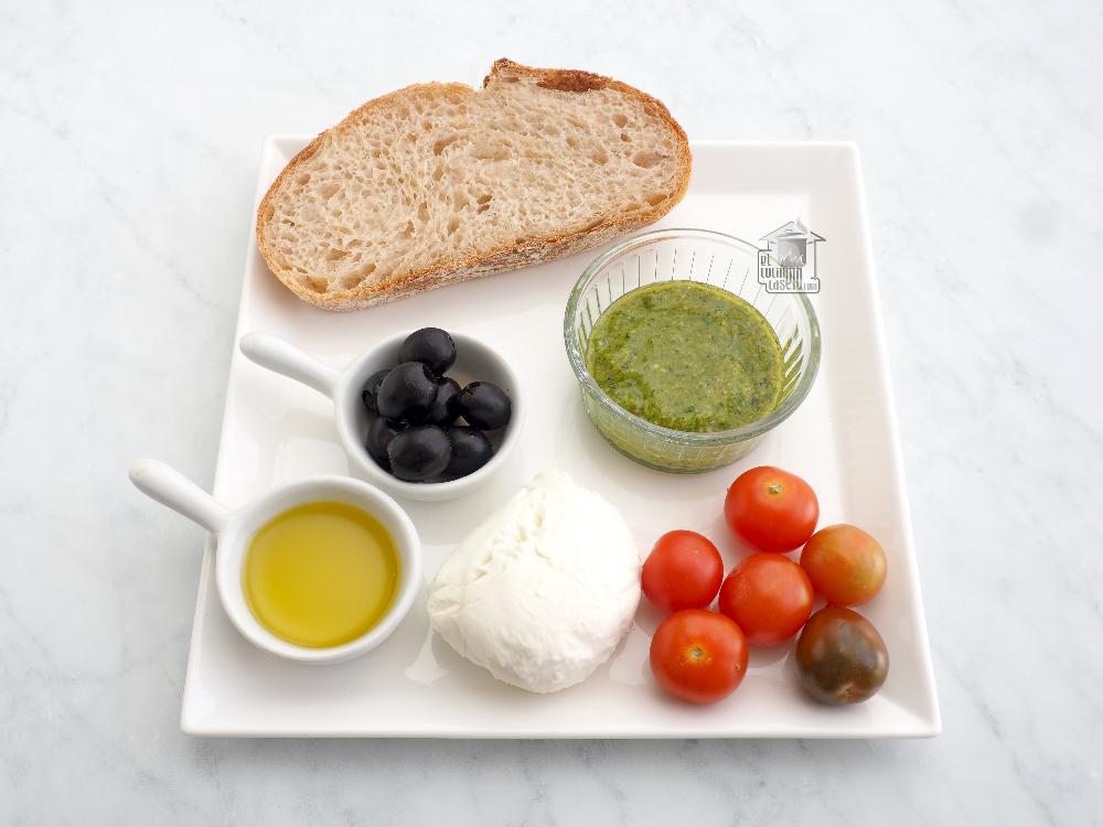 Tosta de pesto, mozzarella y cherrys - Paso 1