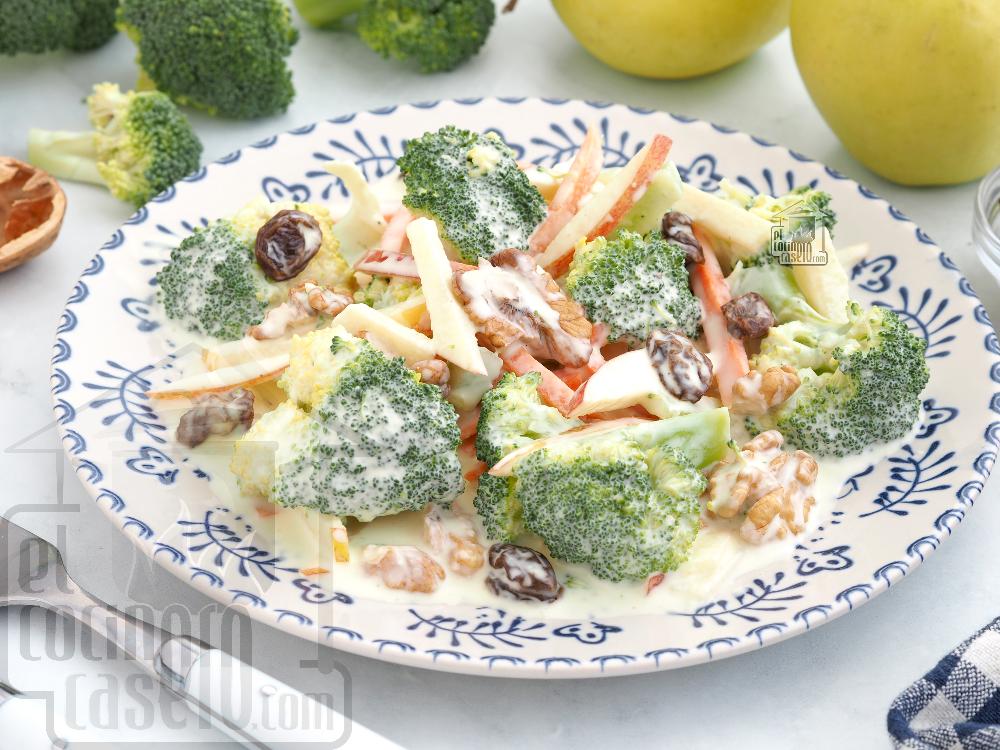 Ensalada de brócoli con manzana