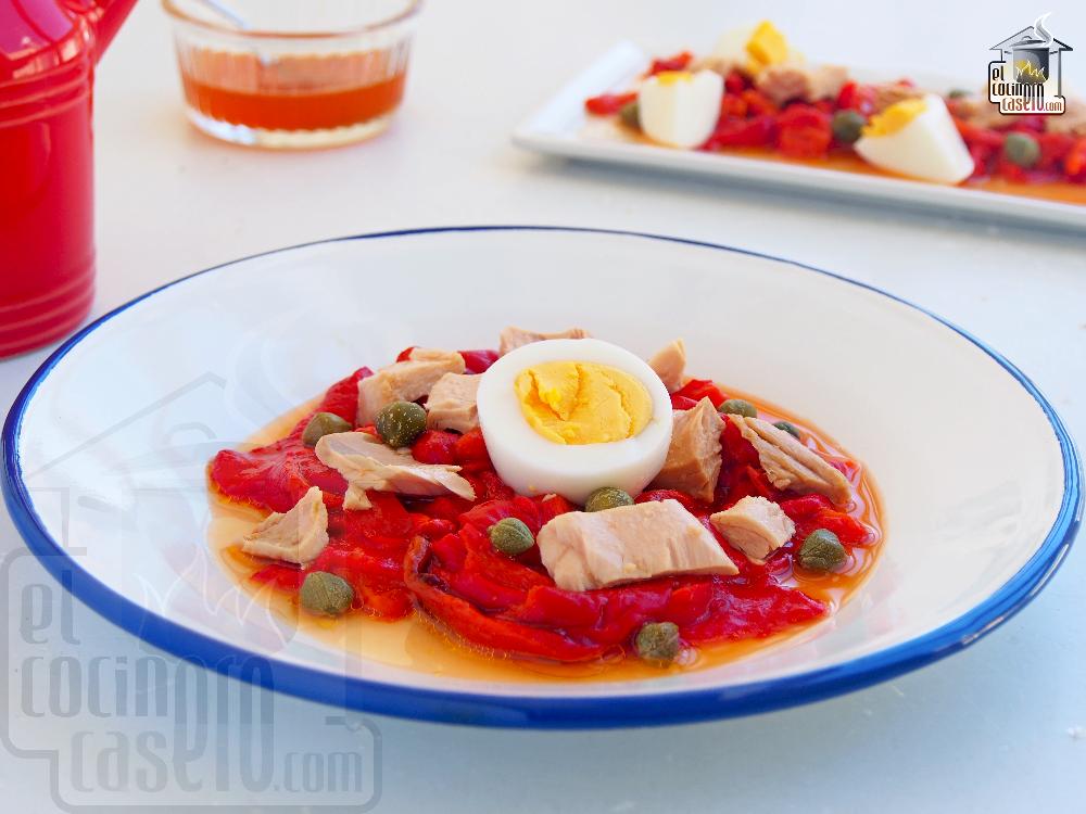 Ensalada de pimientos asados y atún