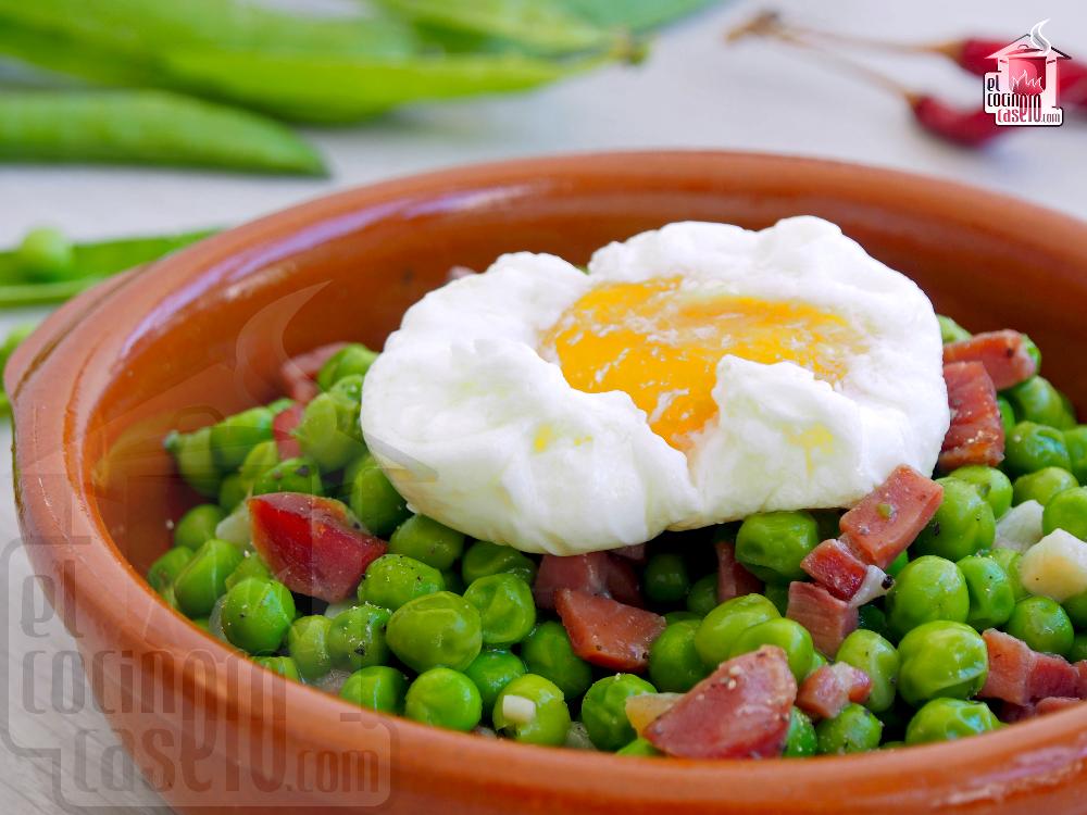 Guisantes con jamón y huevo