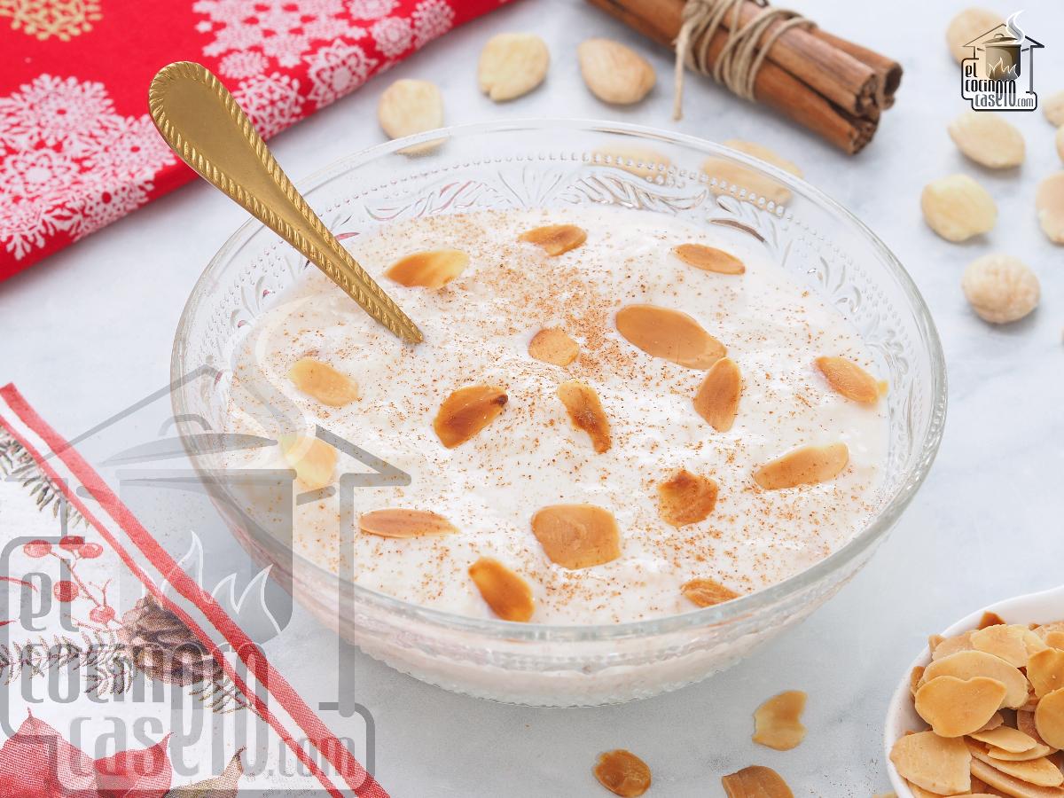 Sopa de almendras, postre típico de Navidad